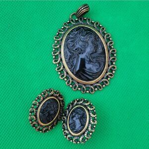 Lady Cameo  Victorian Lady Jewelry clip on earrings and pedant set.